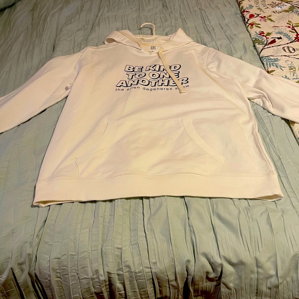 Ellen Degenorus pull over
